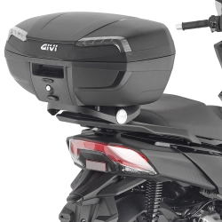 Givi E46NT TECH na skuterze